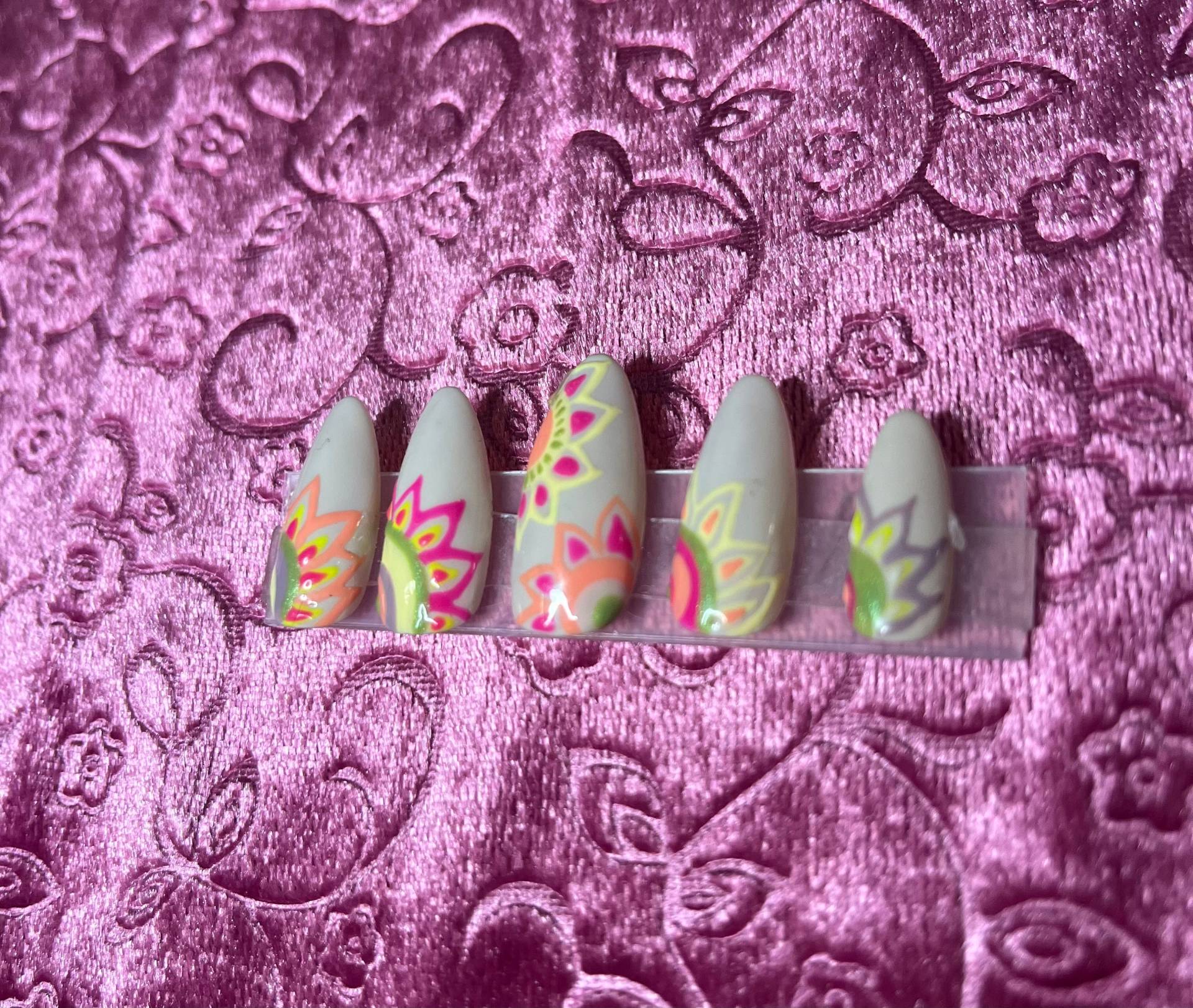 Druck Auf Handbemalte Gel Frühlingsblumenägel Inklusive Prep Kit von Etsy - NailsoftheValley