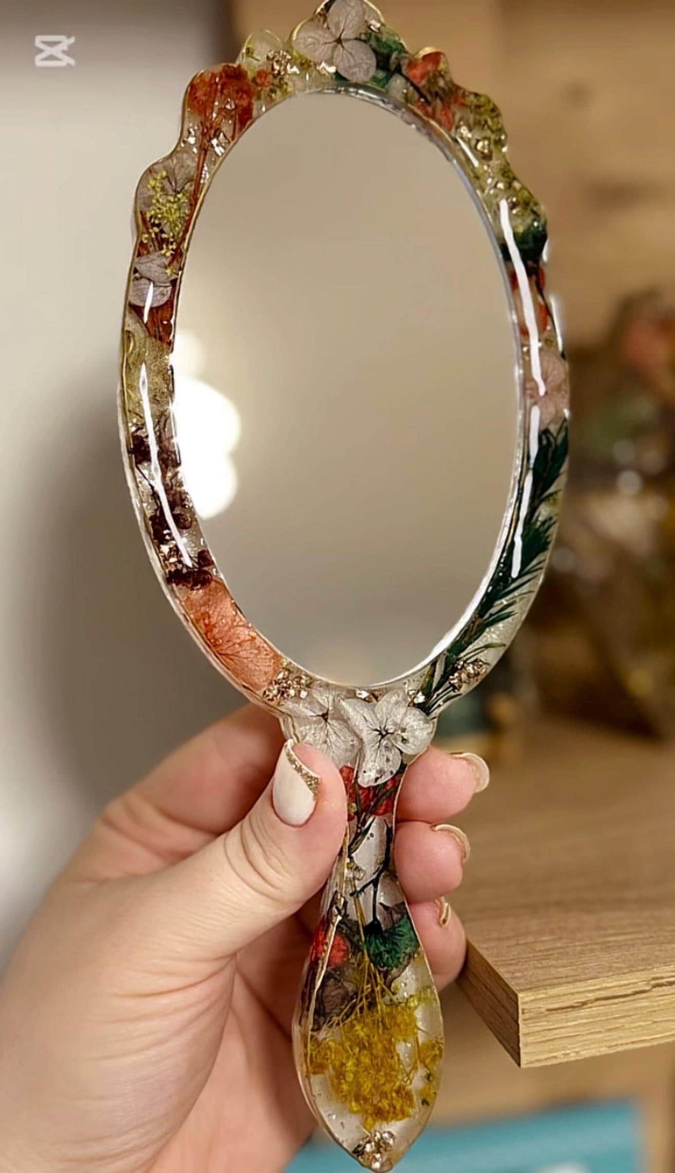 Handgefertigter Spiegel Aus Epoxidharz Mit Echten Trockenblumen - Einzigartige Florale Dekoration Handgefertigter Spiegel Aus Epoxidharz Mit Echten Trockenblumen - Einzigartige Florale Dekoration von Etsy - NanArtEpoxy