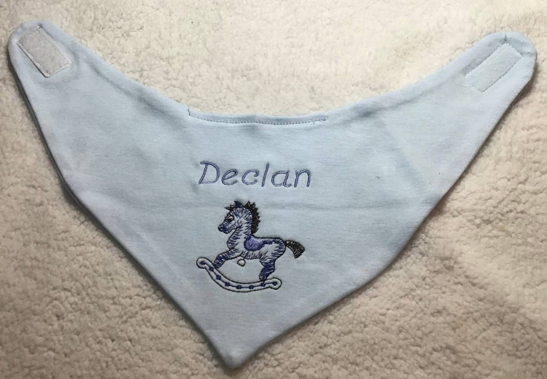 Personalisierte Bestickte Neugeborenen-Baby-Lätzchen von Etsy - NanaJosEmbroidery