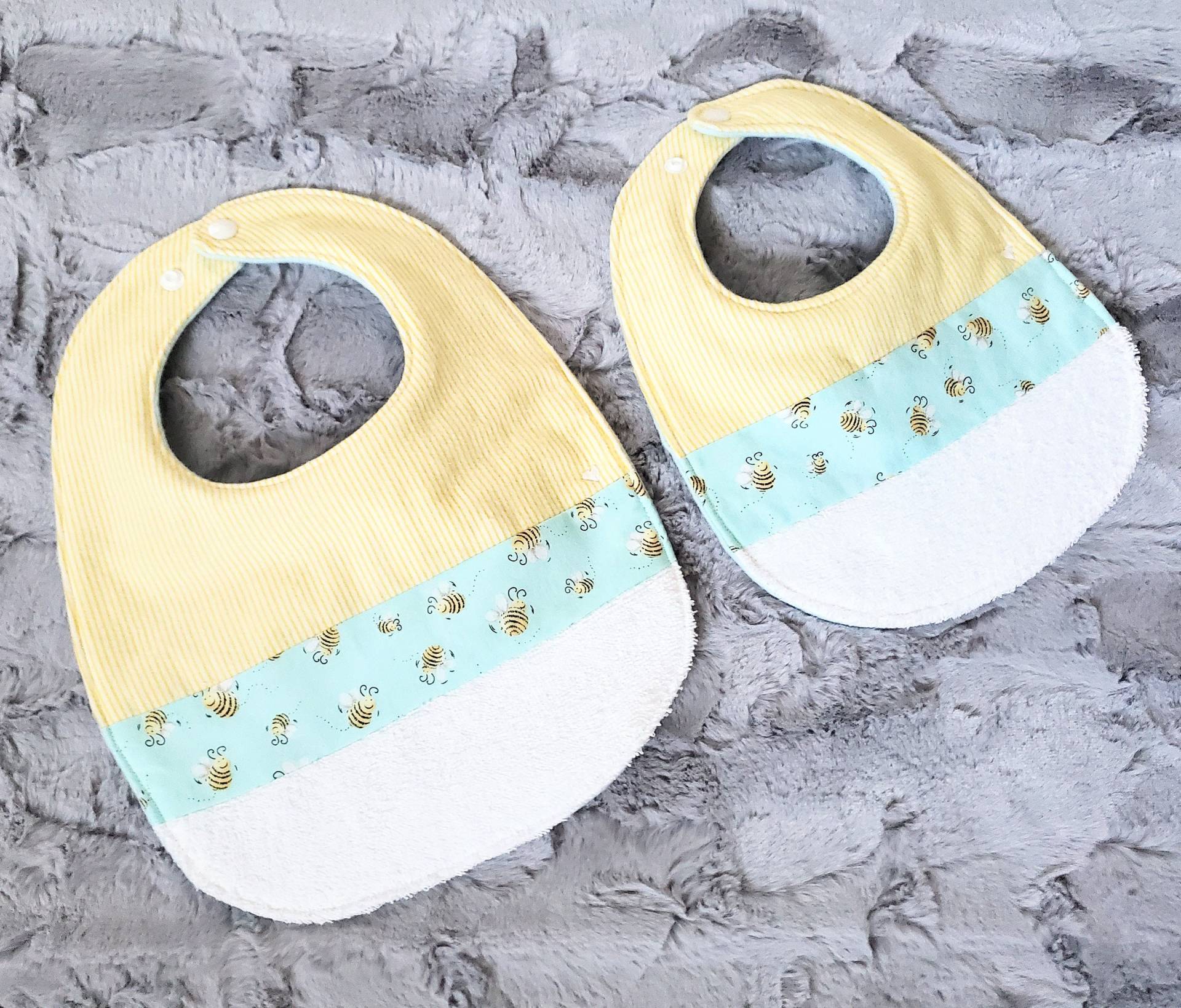 Busy Bees Lätzchen, Baby - Und Kleinkindgrößen, Süßes Babylätzchen, Entzückendes Kleinkindlätzchen, Wendelätzchen, Weiches Aqualätzchen Busy Bees Lätzchen, Baby - Und Kleinkindgrößen, Süßes Babylätzchen, Entzückendes Kleinkindlätzchen, Wendelätzchen, Weiches Aqualätzchen von Etsy - Nanaloveforbaby