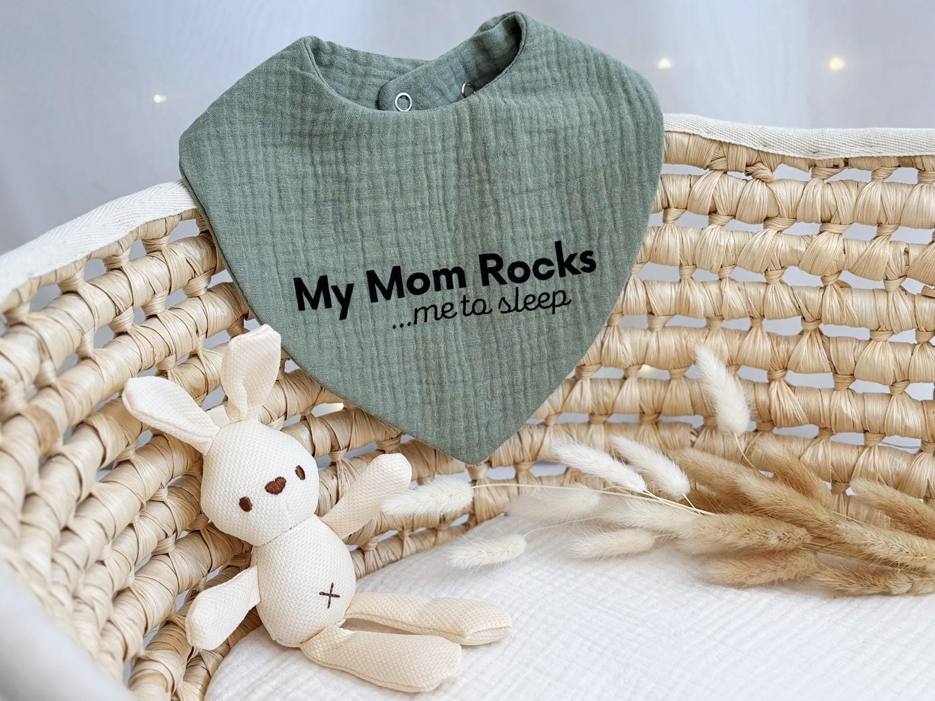 Personalisiertes Lätzchen Mit Lustigem Muttertags Spruch - Personalisiertes Geschenk Für Mama Namensstickerei Personalisiertes Lätzchen Mit Lustigem Muttertags Spruch - Personalisiertes Geschenk Für Mama Namensstickerei von Etsy - NaturalCuddles