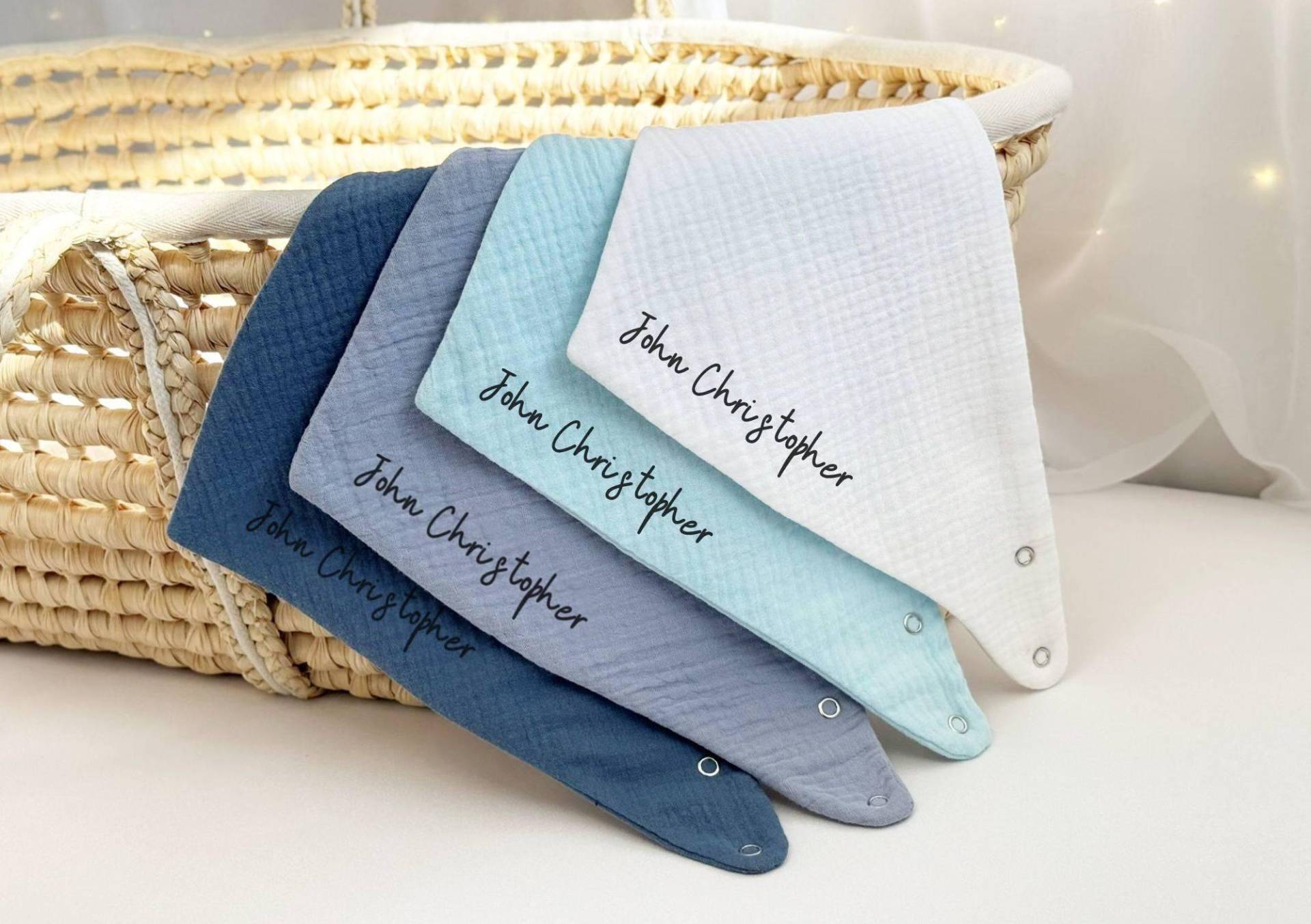 Wasserdichte Musselinlätzchen Mit Namen - Personalisierte Babylätzchen, Spucktücher, Individuelles Babygeschenk, Babypartygeschenk, Spucktuch Aus Wasserdichte Musselinlätzchen Mit Namen - Personalisierte Babylätzchen, Spucktücher, Individuelles Babygeschenk, Babypartygeschenk, Spucktuch Aus von Etsy - NaturalCuddles