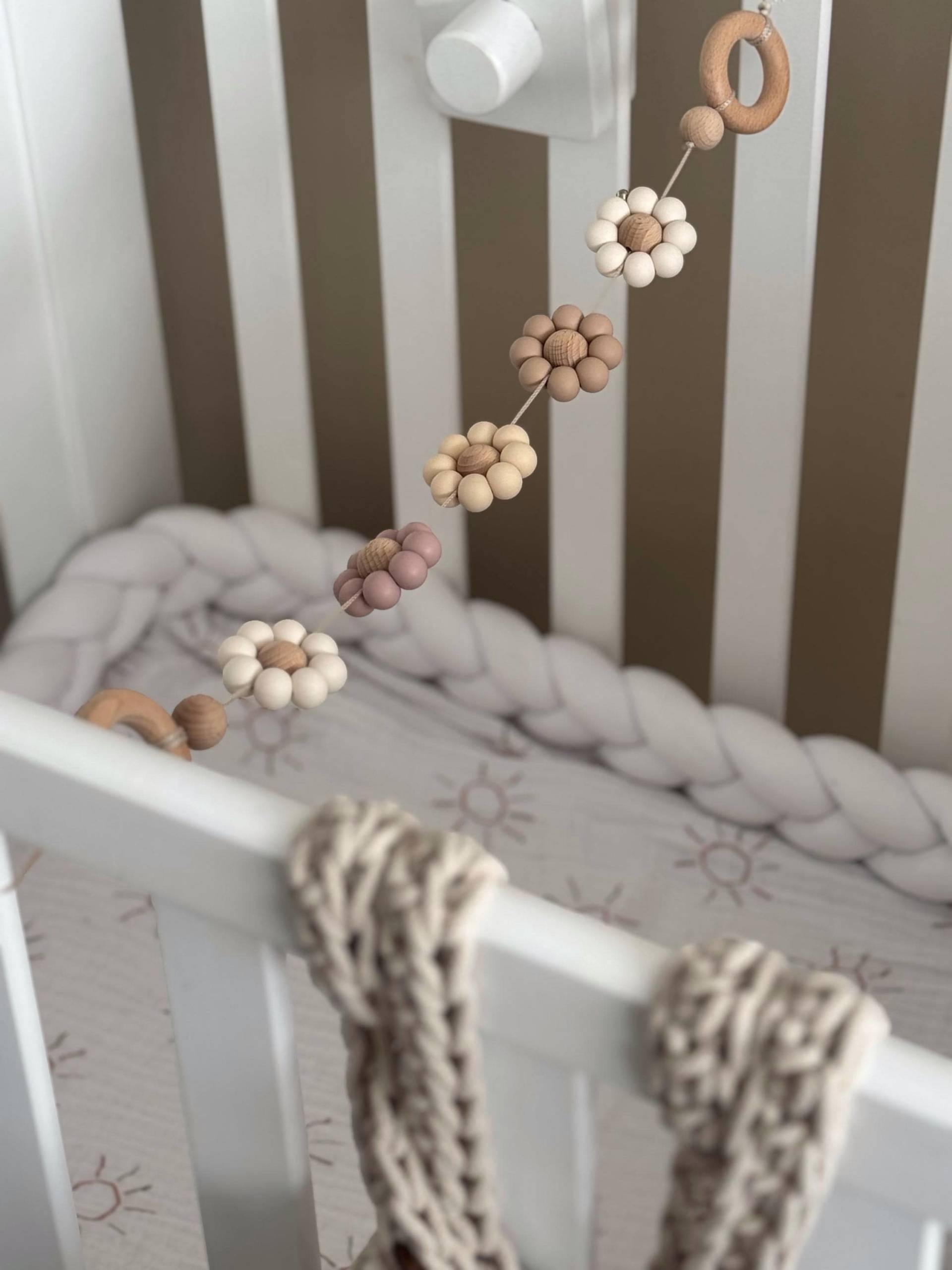 Handgemachte Kinderwagenkette Holz & Silikon - Babybett Deko Blumen Geschenk Zur Geburt, Taufe, Babyshower Boho Babyzimmer von Etsy - NaturnahGeschenke