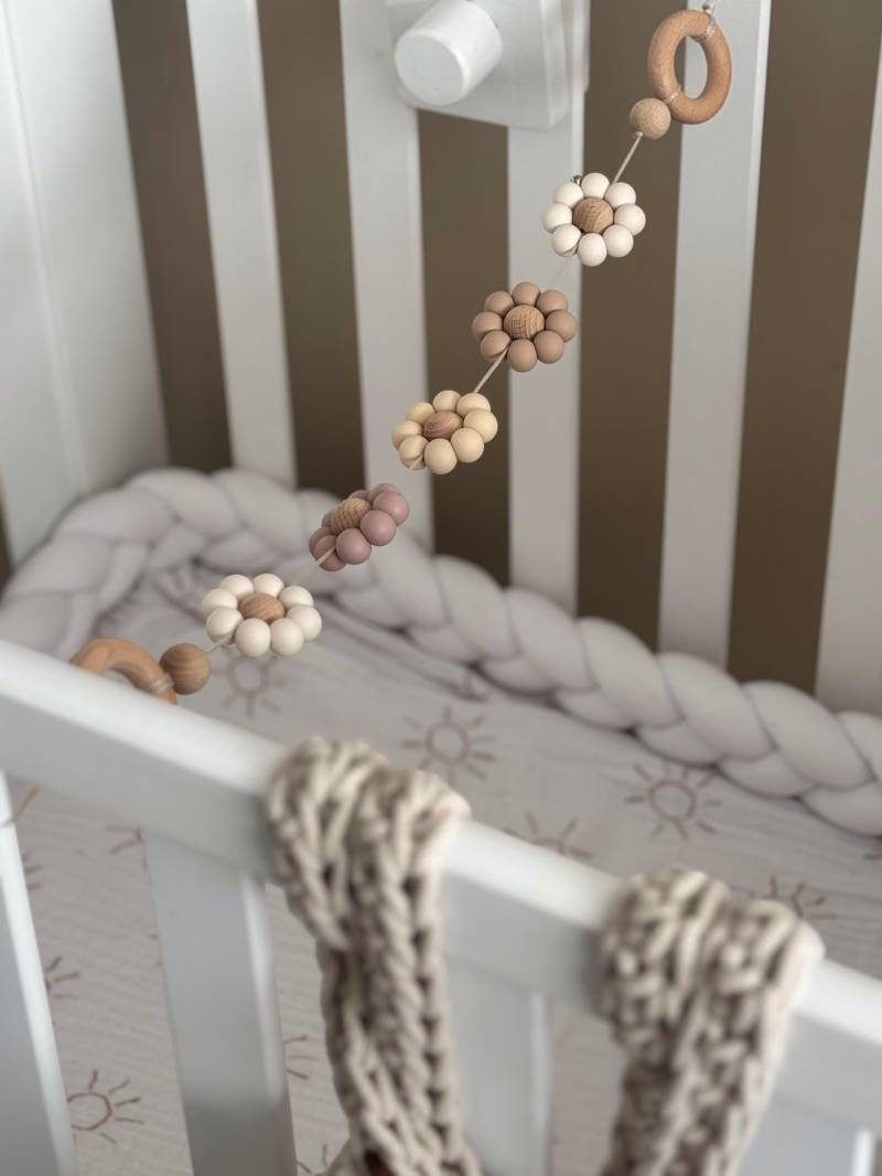 Handgemachte Kinderwagenkette Holz & Silikon - Babybett Deko Blumen Geschenk Zur Geburt, Taufe, Babyshower Boho Babyzimmer von Etsy - NaturnahGeschenke