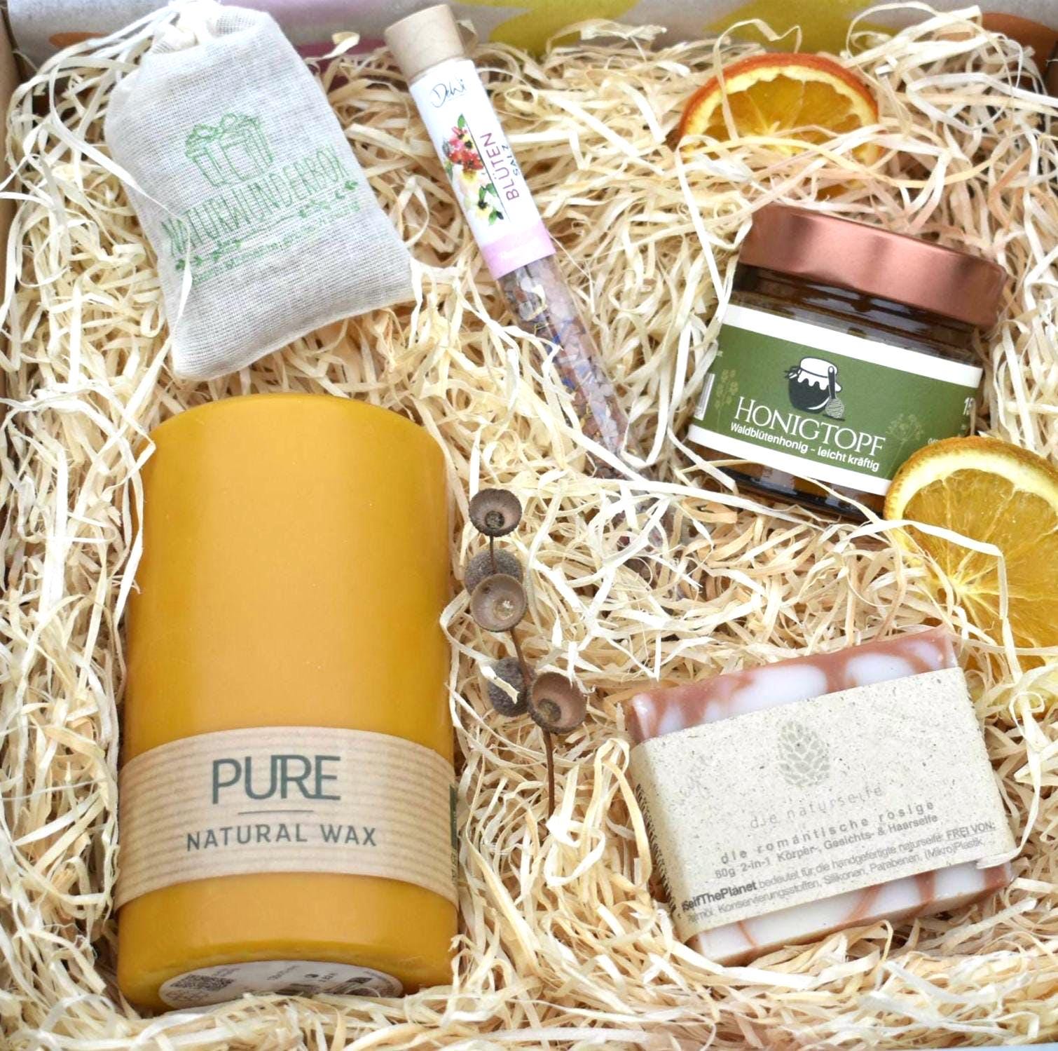 Geburtstagsgeschenk Für Freundin - Wellness Geschenk Set | Hochwertige Geschenkbox Mit Honig, Kerze Und Seife von Etsy - Naturwunderbox