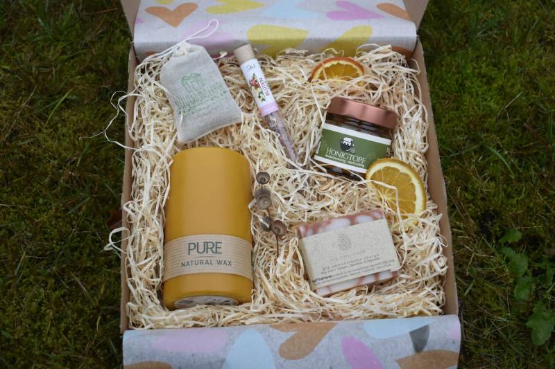 Naturwunderbox "Herzensfreude Deluxe" Geburtstagsgeschenk Mit Honig, Naturseife, Gewürz Und Kerze I Geschenkbox - Natürlich Handgemacht Naturwunderbox "Herzensfreude Deluxe" Geburtstagsgeschenk Mit Honig, Naturseife, Gewürz Und Kerze I Geschenkbox - Natürlich Handgemacht von Etsy - Naturwunderbox