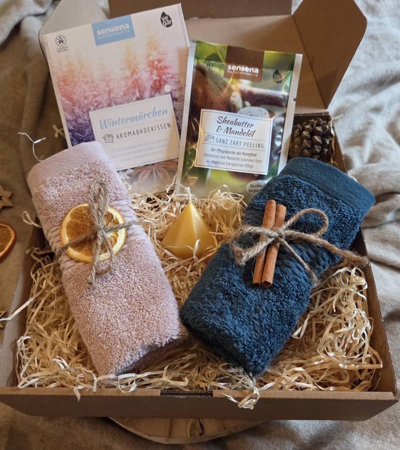 Wellness Geschenk Set Für Sie Geschenkbox Mit Peeling, Kerze, Aromabadetuch & Handtuch Nachhaltiges Weihnachtsgeschenk Wellness Geschenk Set Für Sie Geschenkbox Mit Peeling, Kerze, Aromabadetuch & Handtuch Nachhaltiges Weihnachtsgeschenk von Etsy - Naturwunderbox