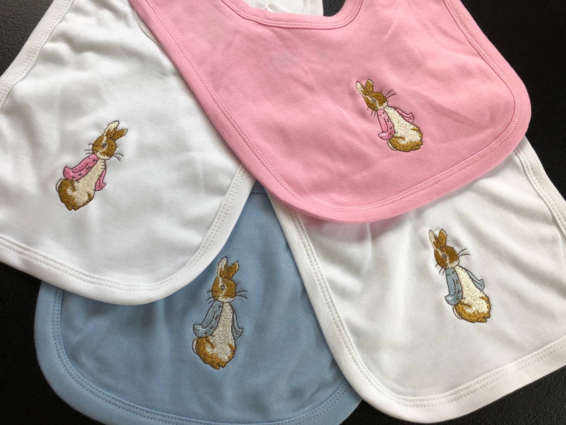 Peter Rabbit Lätzchen Personalisiert von Etsy - NeedlzandThreadz