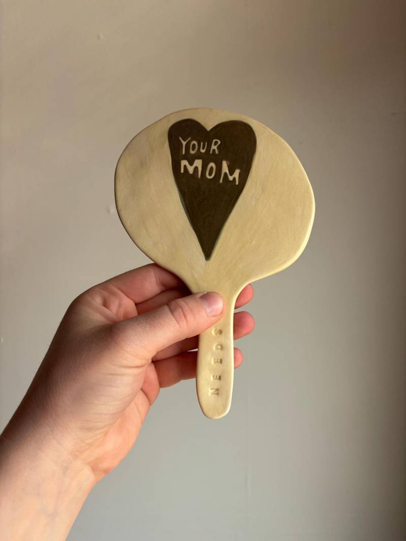 "Handspiegel "Deine Mutter"." von Etsy - NeedsPottery