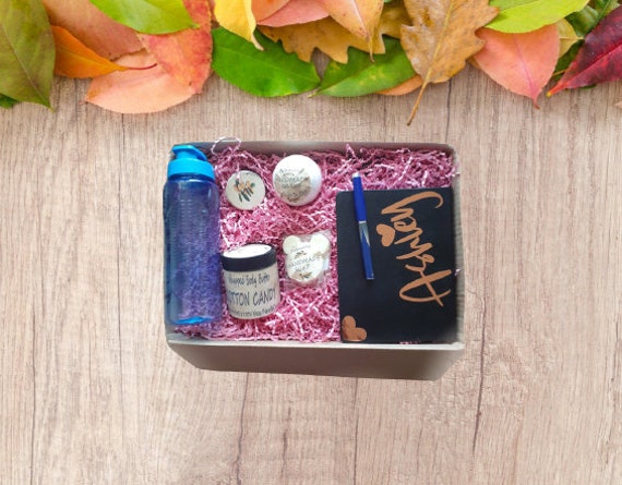 Weihnachtsgeschenkset, Feiertagsset, Weihnachtsgeschenkbox, Feiertagsgeschenkset, Weihnachtspflegebox, Genesungsgeschenkbox, Weihnachtsgeburtstag Weihnachtsgeschenkset, Feiertagsset, Weihnachtsgeschenkbox, Feiertagsgeschenkset, Weihnachtspflegebox, Genesungsgeschenkbox, Weihnachtsgeburtstag von Etsy - NewBeDesigns