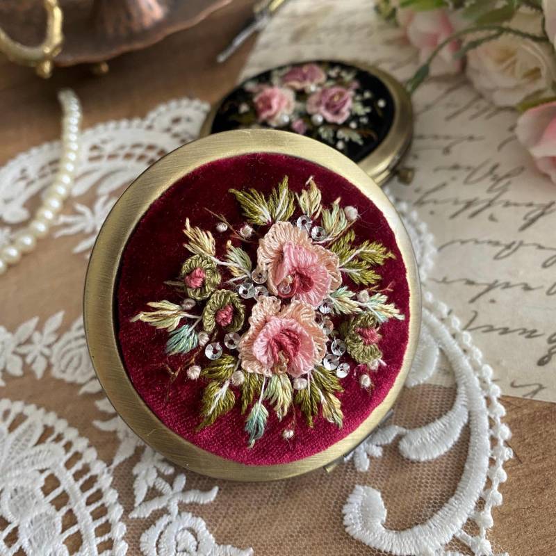 Gestickter Vintage 3D Rosen Handspiegel/Antiker Einzigartiger Blumen Rosen-Spiegel Geschenk-Spiegel Handgemachter Kastanienbrauner Make-Up-Spiegel von Etsy - NnazliseylerDesign