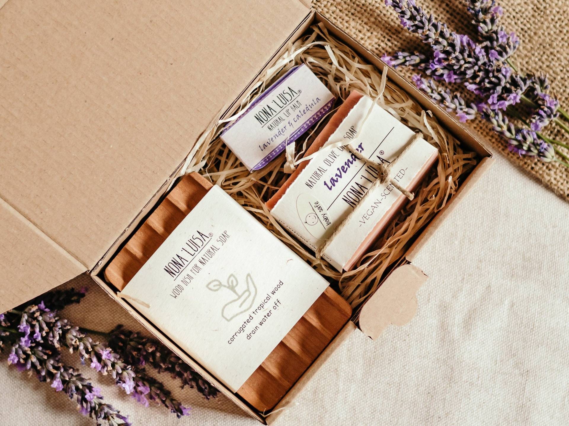 Personalisierte Seife Geschenkbox | 100% Nachhaltig By Nona Luisa Geschenkbox, Geschenk Für Sie, Vegane Seife, Seifen Set, Naturseife Personalisierte Seife Geschenkbox | 100% Nachhaltig By Nona Luisa Geschenkbox, Geschenk Für Sie, Vegane Seife, Seifen Set, Naturseife von Etsy - NonaLuisa