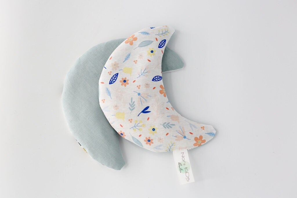 Bio Dinkel Wärmekissen Mond Blümchen | Nonikids Berlin Handgenäht Geburt Taufe Bauchweh Hilfe Baby Geschenk Bio Dinkel Wärmekissen Mond Blümchen | Nonikids Berlin Handgenäht Geburt Taufe Bauchweh Hilfe Baby Geschenk von Etsy - NoniKidsBerlin