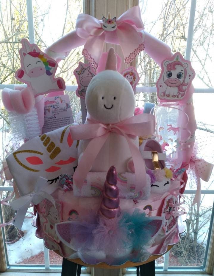 Einhorn-Windeltorte | 1 Etagen Windeltorte Passender Body/stirnband/Schuhe| Zauberhaft| Baby-Dusche-Geschenk Baby Geschenk Mädchen Einhorn-Windeltorte | 1 Etagen Windeltorte Passender Body/stirnband/Schuhe| Zauberhaft| Baby-Dusche-Geschenk Baby Geschenk Mädchen von Etsy - NormasGiftbaskets