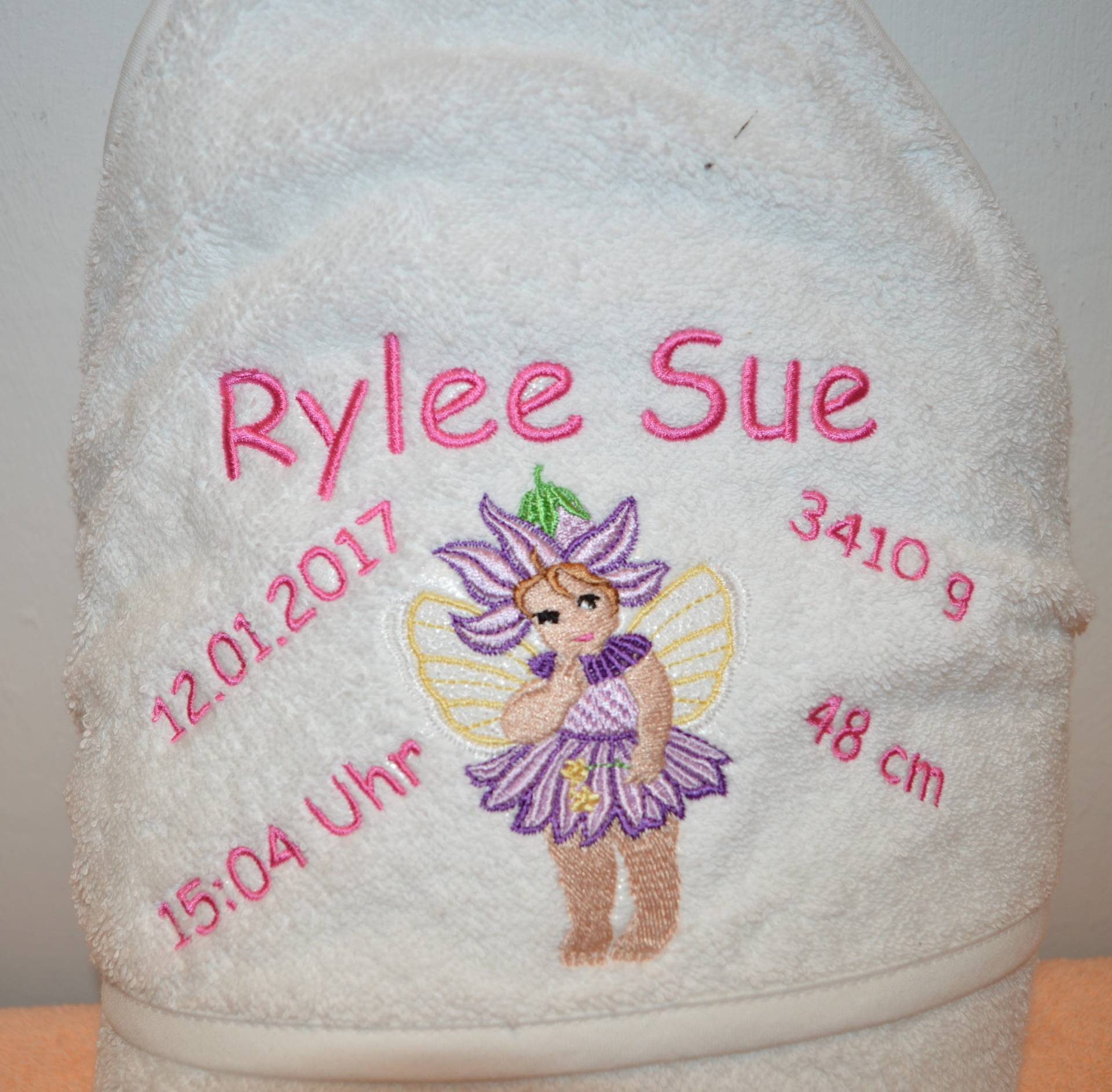 Baby Kapuzentuch "Blumenfee" Baby Kapuzentuch "Blumenfee" von Etsy - Nowodesign