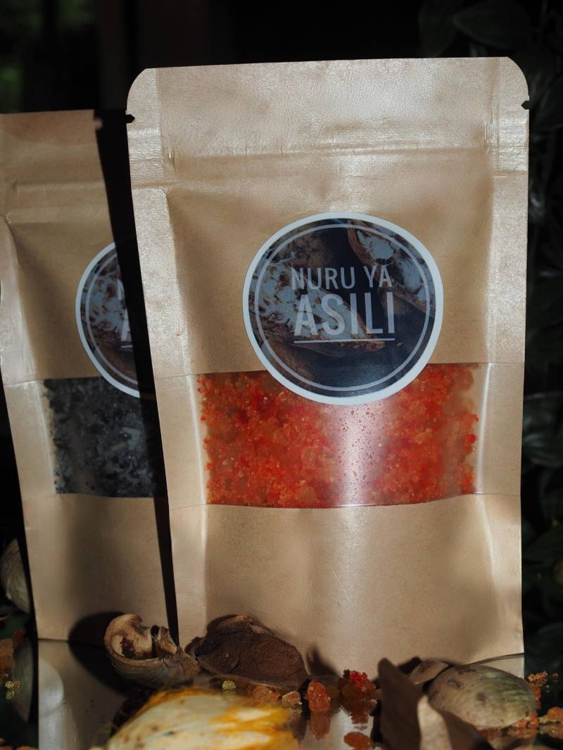 All Natural Bath Salts - With Salts & Oils von Etsy - NuruYaAsili
