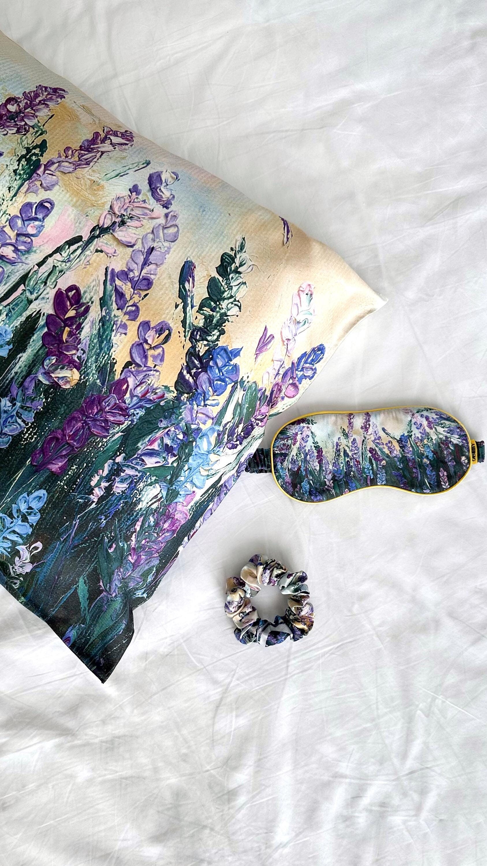 Luxus Geschenkset Für Frauen, Seidenkissenbezug, Seidenschlafmaske, Blumenseide Scrunchie, Lila Seidenaugenmaske, Muttertagsgeschenk Die Frau Luxus Geschenkset Für Frauen, Seidenkissenbezug, Seidenschlafmaske, Blumenseide Scrunchie, Lila Seidenaugenmaske, Muttertagsgeschenk Die Frau von Etsy - OBIIMYWorld