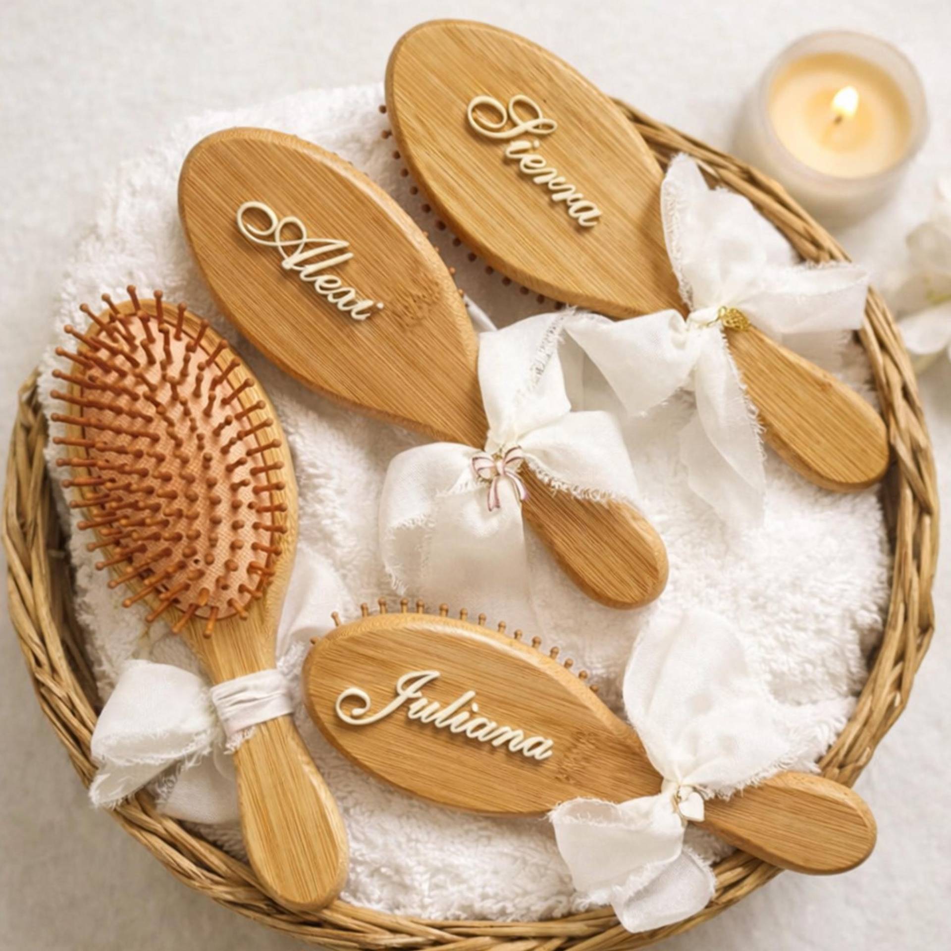 A Customizable Bamboo Hair Comb With Your Name & Birthday Flower Design - Anti-static, Making It An Ideal Gift For Family Friends von Etsy - OLROSino