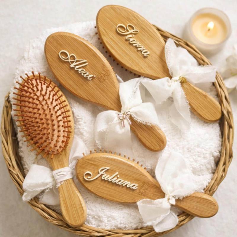 A Customizable Bamboo Hair Comb With Your Name & Birthday Flower Design - Anti-static, Making It An Ideal Gift For Family Friends von Etsy - OLROSino