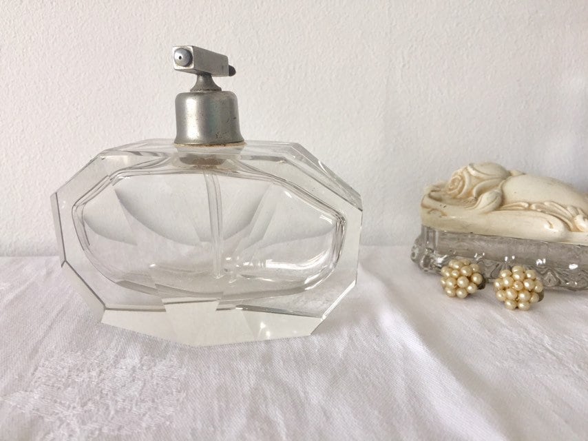 Vintage Sechseckige Parfümflasche, Klarglas | Ohne Zerstäuber Vintage Sechseckige Parfümflasche, Klarglas | Ohne Zerstäuber von Etsy - Ocovintage