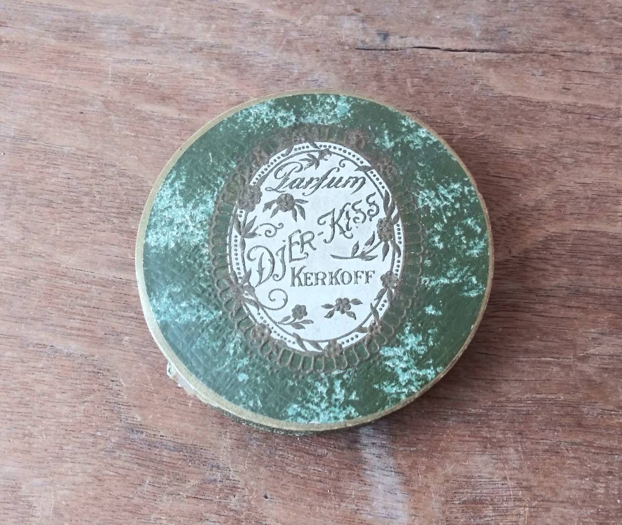 Vintage Parfümierte Puderdose Paris Frankreich Parfum Djer Kiss Kerkoff Verzierte Kleine Box 20Er 30Er Jahre Jugendstil Mode Schönheit Vanity Vintage Parfümierte Puderdose Paris Frankreich Parfum Djer Kiss Kerkoff Verzierte Kleine Box 20Er 30Er Jahre Jugendstil Mode Schönheit Vanity von Etsy - OffbeatAvenue