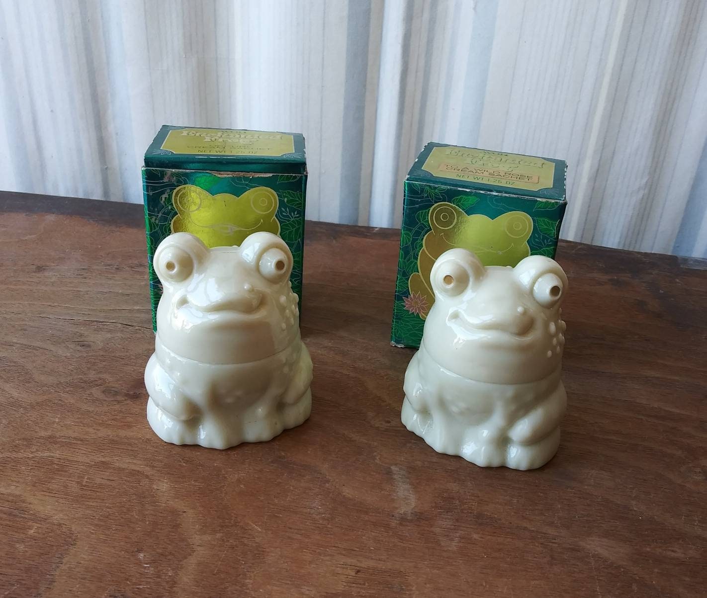 Wählen Sie Eine Vintage Verzauberten Frosch Creme Sachet Flasche 1973 Milch Glas Original Box 70Er Jahre Duft Mode Schönheit Kosmetik Dekor Kitsch Wählen Sie Eine Vintage Verzauberten Frosch Creme Sachet Flasche 1973 Milch Glas Original Box 70Er Jahre Duft Mode Schönheit Kosmetik Dekor Kitsch von Etsy - OffbeatAvenue