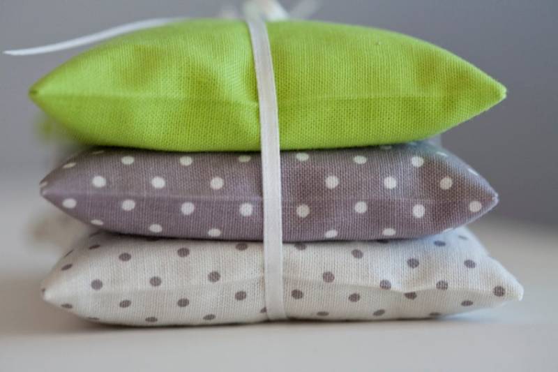 Lavendelsäckchen Grau Mit Weißen Punkten - Polka Dot Säckchen Muttertagsgeschenk Ostergeschenk Gunst Geschenksäckchen Bio von Etsy - OhMyLavender