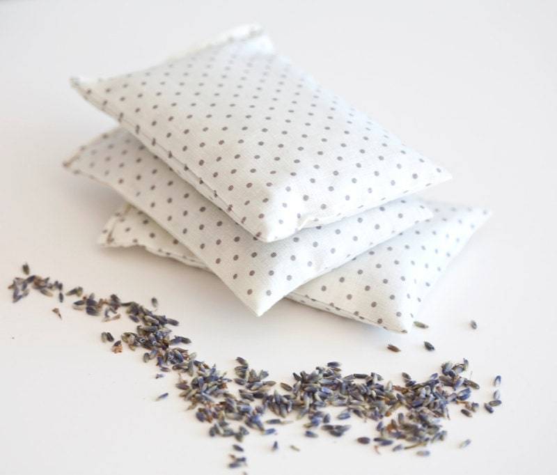 Lavendelsäckchen Weiß Mit Grauen Punkten - Polka Dot Säckchen Kräutersäckchen Baumwolle Aromasäckchen Gunst Geschenksäckchen Pure von Etsy - OhMyLavender