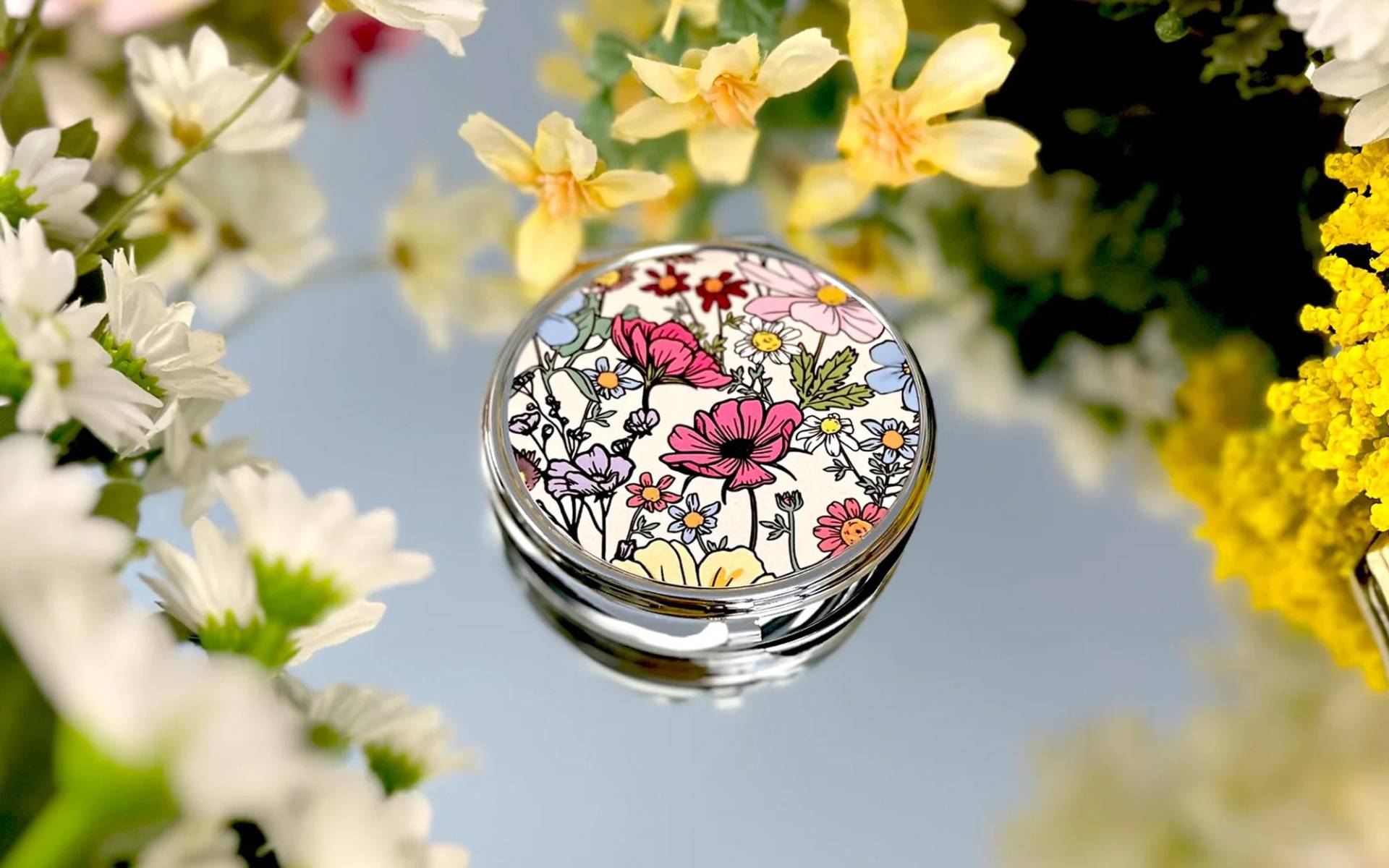 Sie Ist Ein Wildblumen Blumendruck Top Doppel Kosmetikspiegel | Hand Taschen Schminkspiegel 7, 3 cm Handtasche Lippenstift Geschenk Sie Ist Ein Wildblumen Blumendruck Top Doppel Kosmetikspiegel | Hand Taschen Schminkspiegel 7, 3 cm Handtasche Lippenstift Geschenk von Etsy - OhSoDaisyShop
