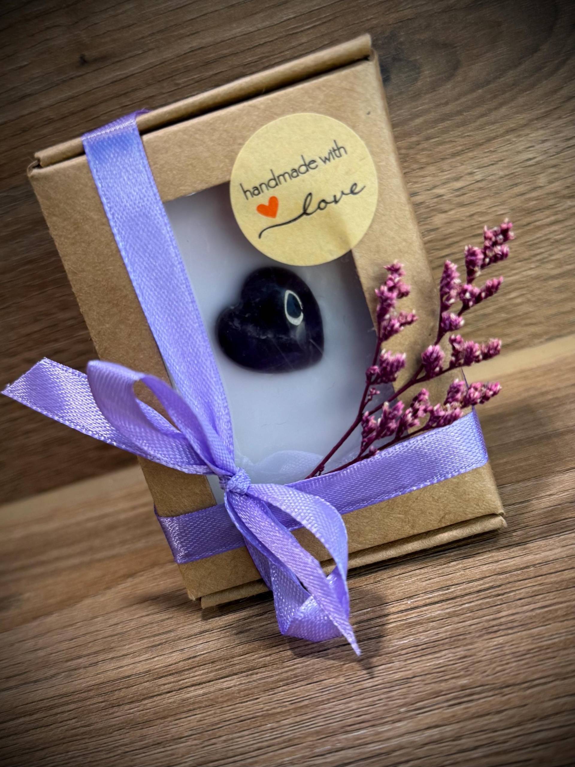Lavendelseife Mit Amethys Heilstein von Etsy - OilUpYourWorld