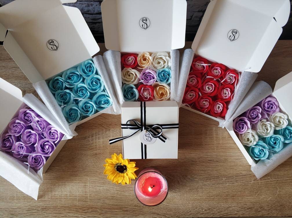 Handgemachte Midi Blumen Rosen Seife, Rosenblütenblätter, Bade-Spa-Geschenk, Badeblätter, Geschenkbox Handgemachte Midi Blumen Rosen Seife, Rosenblütenblätter, Bade-Spa-Geschenk, Badeblätter, Geschenkbox von Etsy - OneShotCleanse