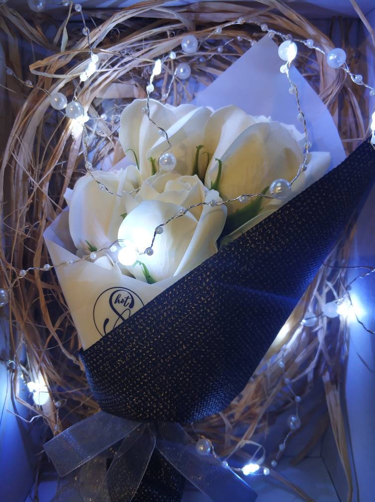 Handgemachter Blumen-Rosen-Seifenstrauß, Rosenblüten-Blütenblätter, Badebad-Spa-Geschenk, Badeblüten Handgemachter Blumen-Rosen-Seifenstrauß, Rosenblüten-Blütenblätter, Badebad-Spa-Geschenk, Badeblüten von Etsy - OneShotCleanse