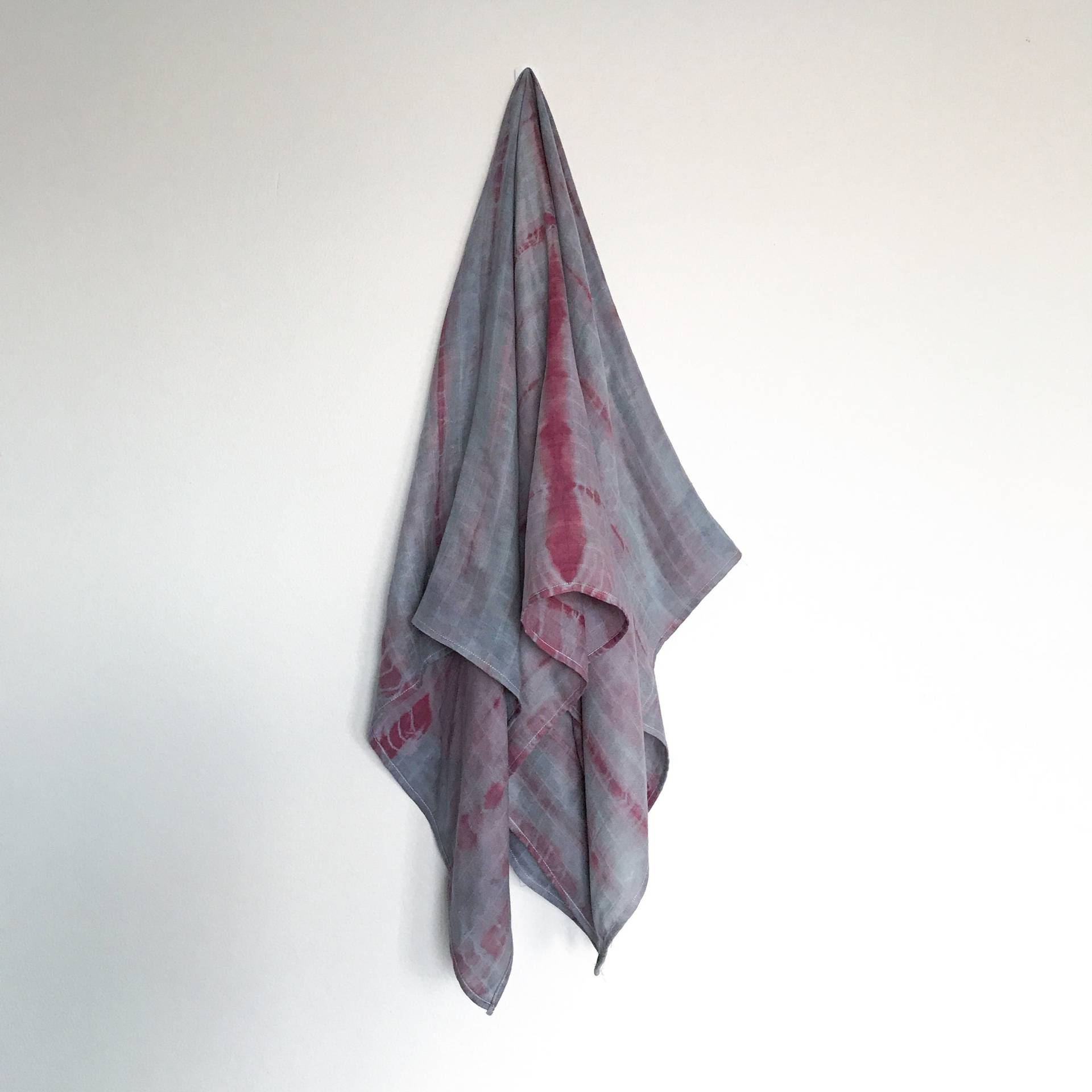 Grau Rot Shibori Bambus Musselin Baby Pucktuch Aus Bio-Baumwolle von Etsy - OrhaOrganics