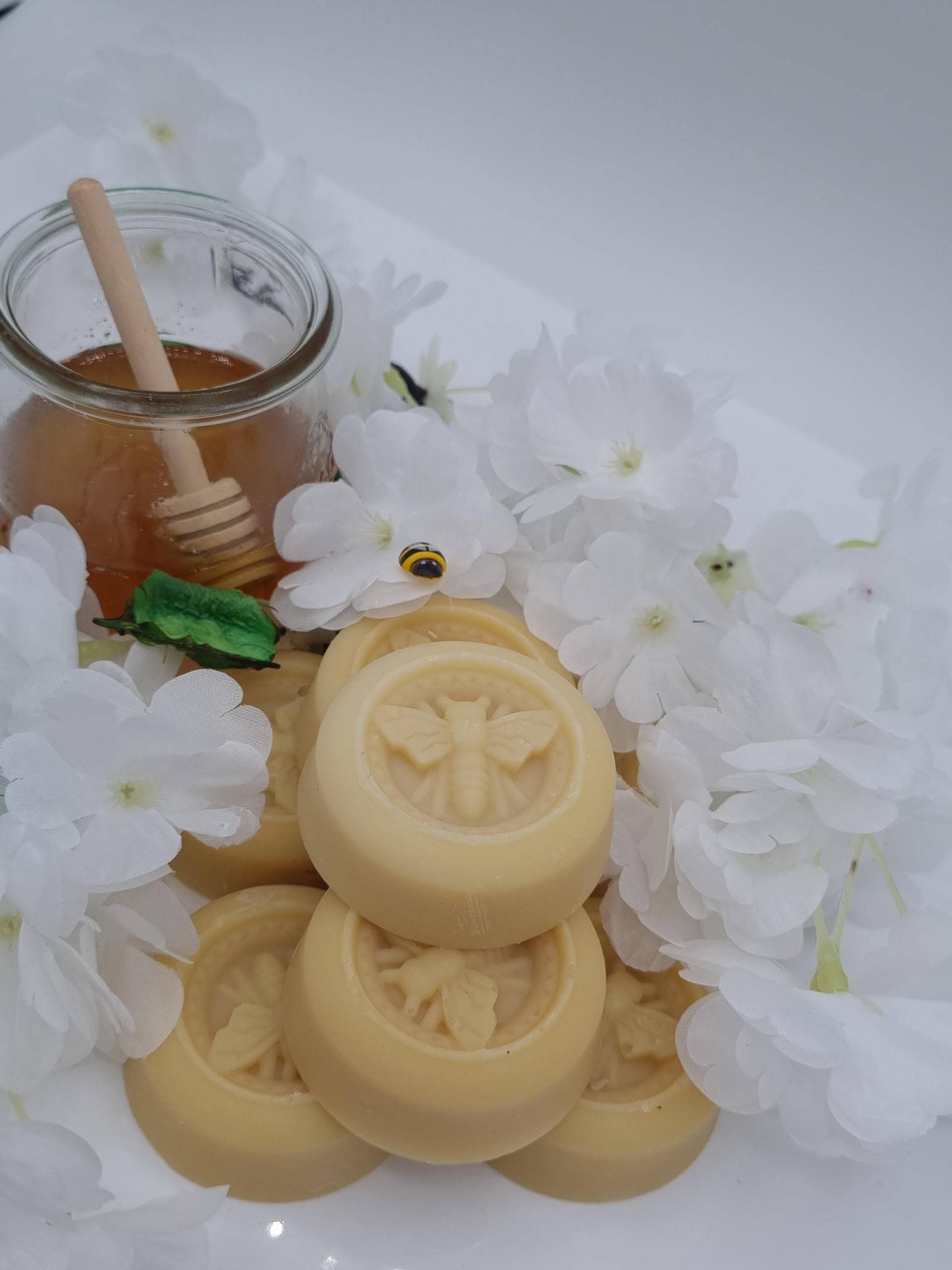 Jasmin Honigseife Aus Eigener Imkerei - Mild Und Rein Mit Olivenöl von Etsy - PSHAPPYNESS