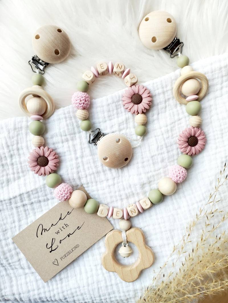 Schnullerkette Kinderwagenkette Set Mädchen Mit Blumen Rosa Und Grün Personalisiert Für Name, Geschenk Zur Geburt Taufe Schnullerkette Kinderwagenkette Set Mädchen Mit Blumen Rosa Und Grün Personalisiert Für Name, Geschenk Zur Geburt Taufe von Etsy - PURZELKINDshop
