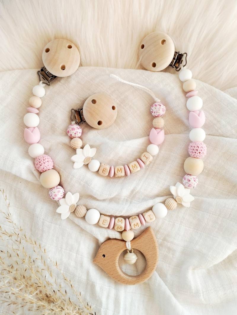 Schnullerkette Kinderwagenkette Set Mädchen Mit Blumen Rosa Und Weiß Personalisiert Für Name, Geschenk Zur Geburt Taufe von Etsy - PURZELKINDshop