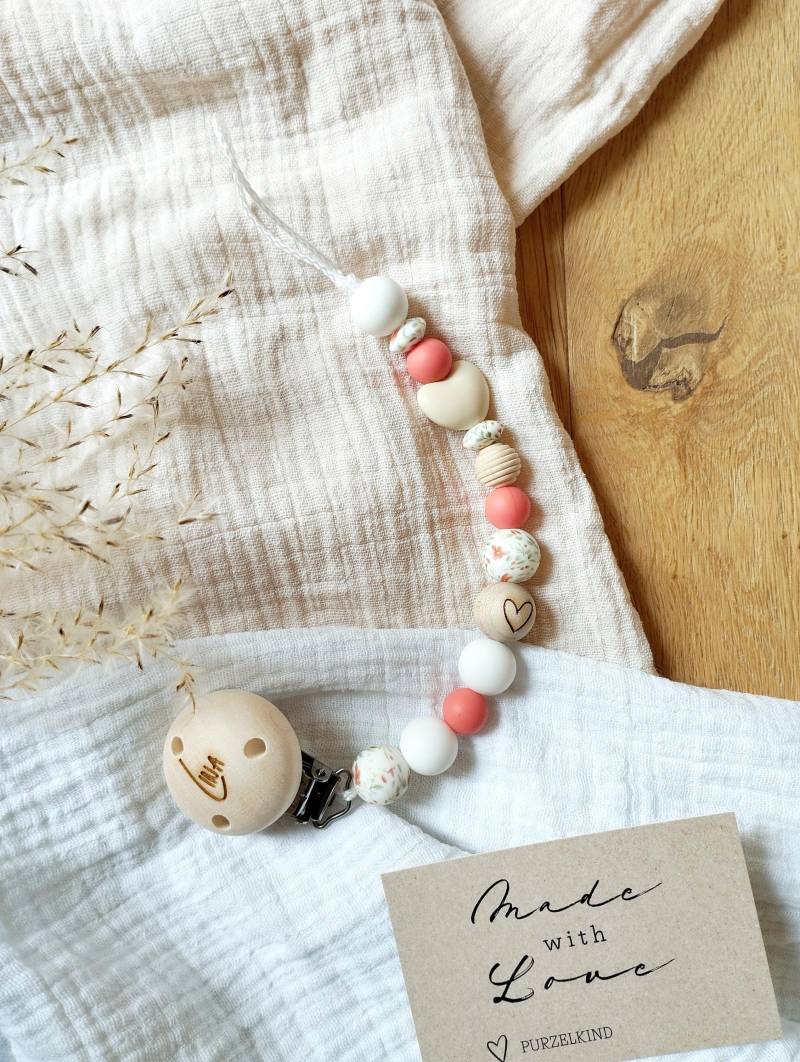Schnullerkette Mit Name Und Herz Coralle Weiß Blumen Personalisiert Für Mädchen, Geschenk Zur Geburt Taufe Mädchen Schnullerkette Mit Name Und Herz Coralle Weiß Blumen Personalisiert Für Mädchen, Geschenk Zur Geburt Taufe Mädchen von Etsy - PURZELKINDshop