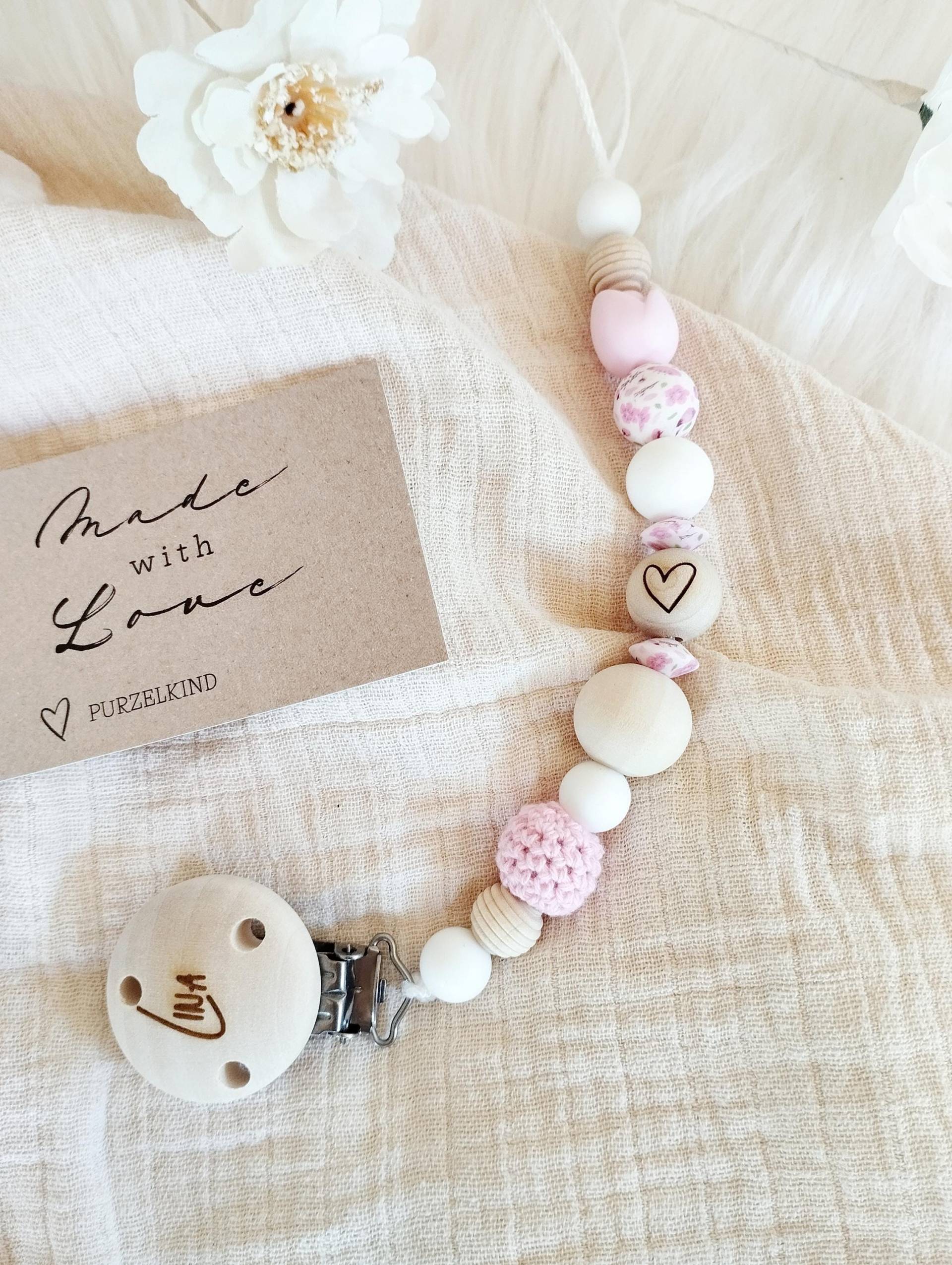 Schnullerkette Mit Name Und Herz Rosa Weiß Blumen Personalisiert, Personalisierte Für Mädchen, Geschenk Zur Geburt Taufe Baby Schnullerkette Mit Name Und Herz Rosa Weiß Blumen Personalisiert, Personalisierte Für Mädchen, Geschenk Zur Geburt Taufe Baby von Etsy - PURZELKINDshop