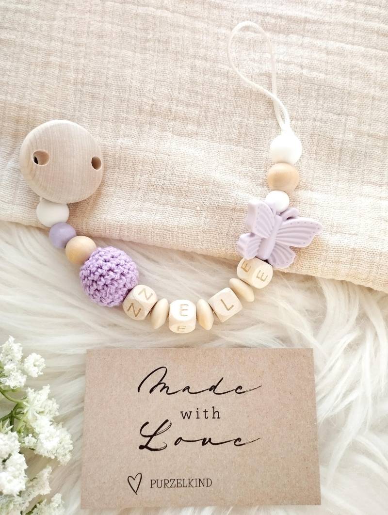 Schnullerkette Mit Name Und Schmetterling Personalisiert Für Mädchen Flieder, Geschenk Zur Geburt Taufe Babyparty Flieder von Etsy - PURZELKINDshop