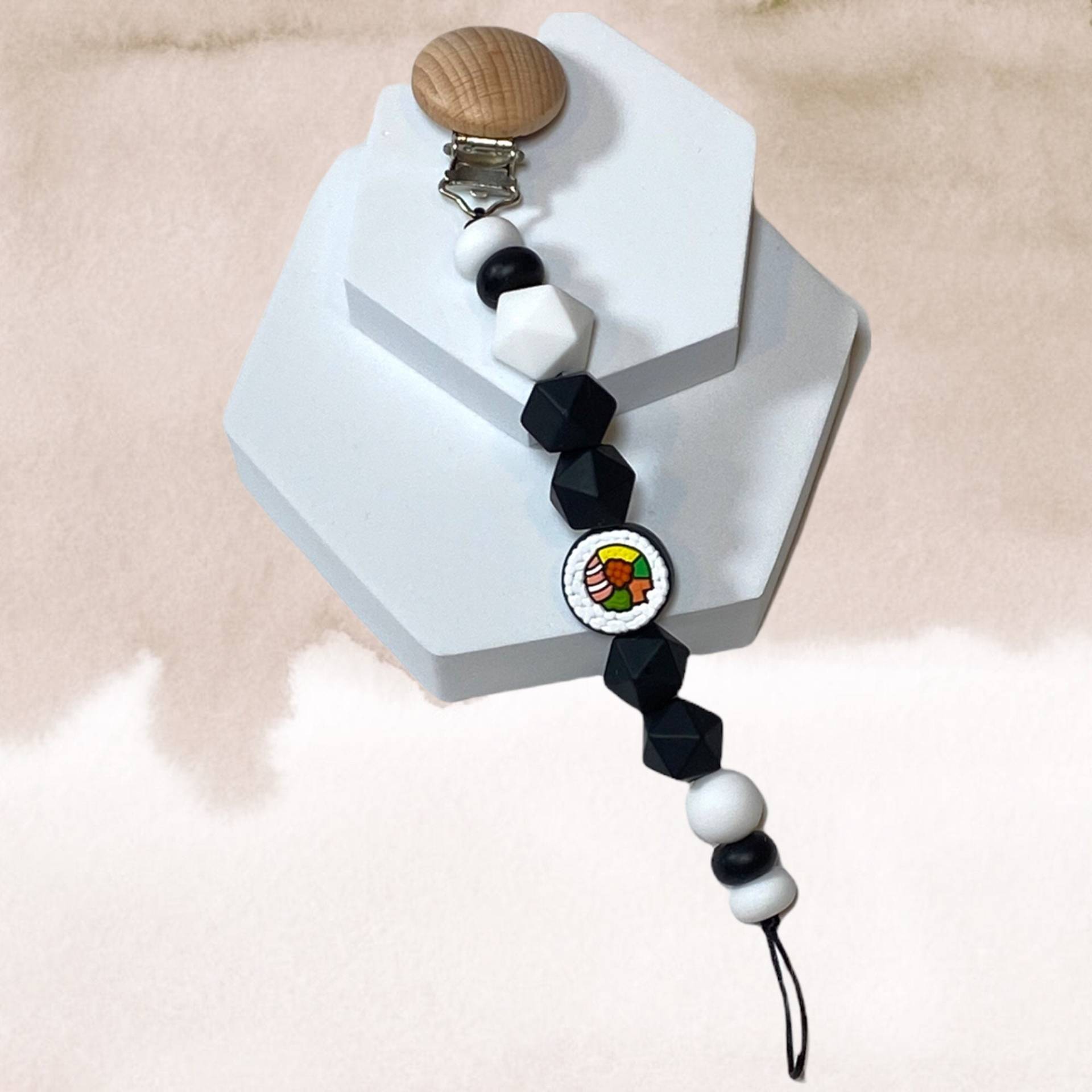 Schwarz-Weiß Sushi Schnullerclip Schwarz-Weiß Sushi Schnullerclip von Etsy - PacificPacifiers