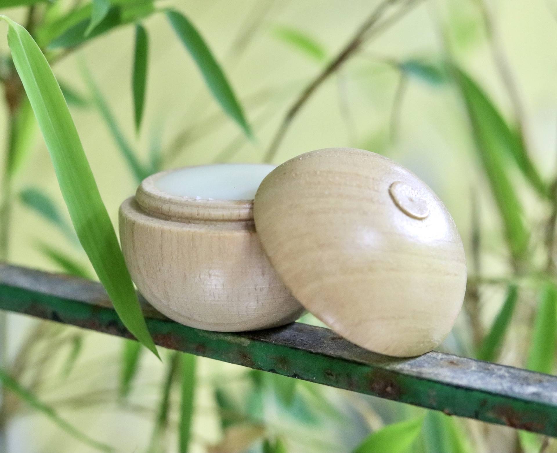 Solid Perfume Fragrance Aloha Wild Hawaii in Natural Wood, Is A Gift Of The Pacific von Etsy - PacificPerfumes