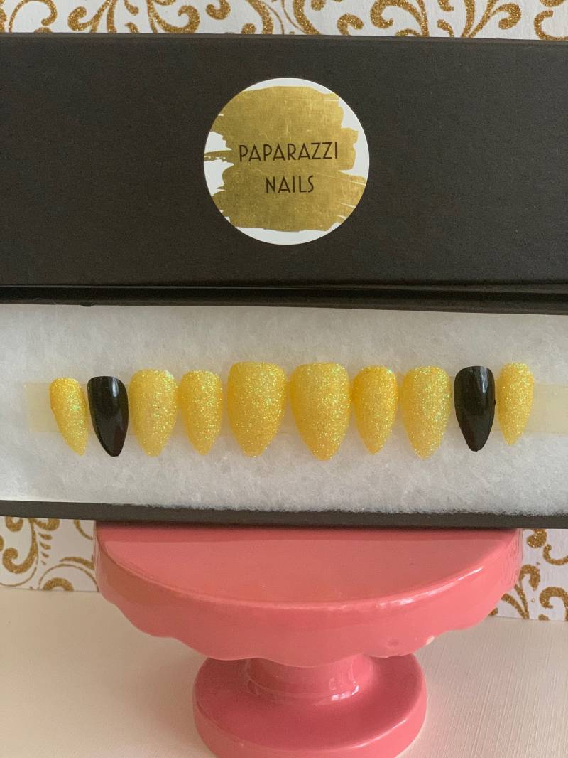 Bumble Glitter Drücken Sie Auf Die Nägel Handgemaltes Glamour-Set Bumble Glitter Drücken Sie Auf Die Nägel Handgemaltes Glamour-Set von Etsy - Paparazzinails