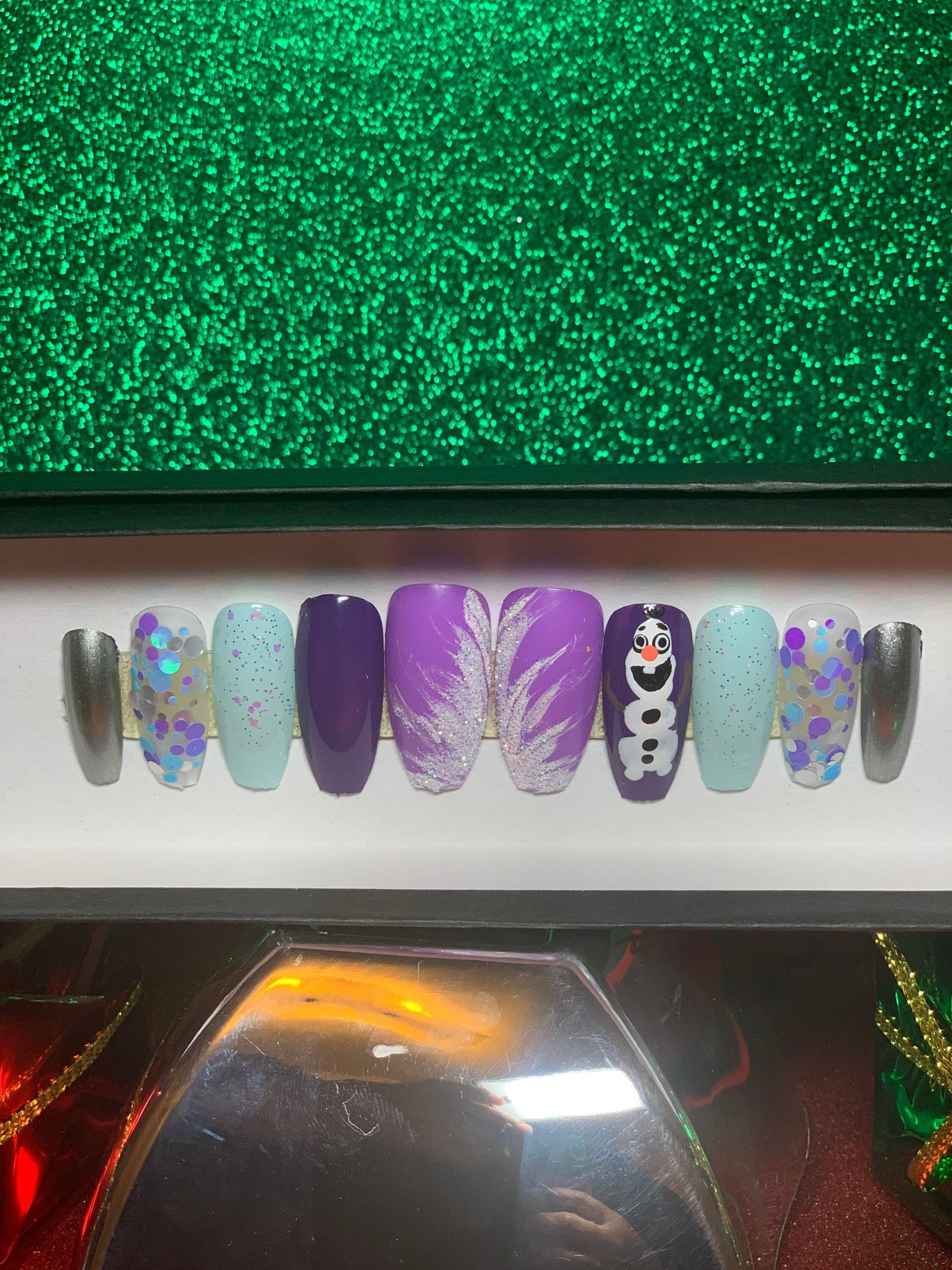 Handbemalte Gefrorene Inspirierte Press-On Nägel | Winterliches Nagel-Set Handbemalte Gefrorene Inspirierte Press-On Nägel | Winterliches Nagel-Set von Etsy - Paparazzinails