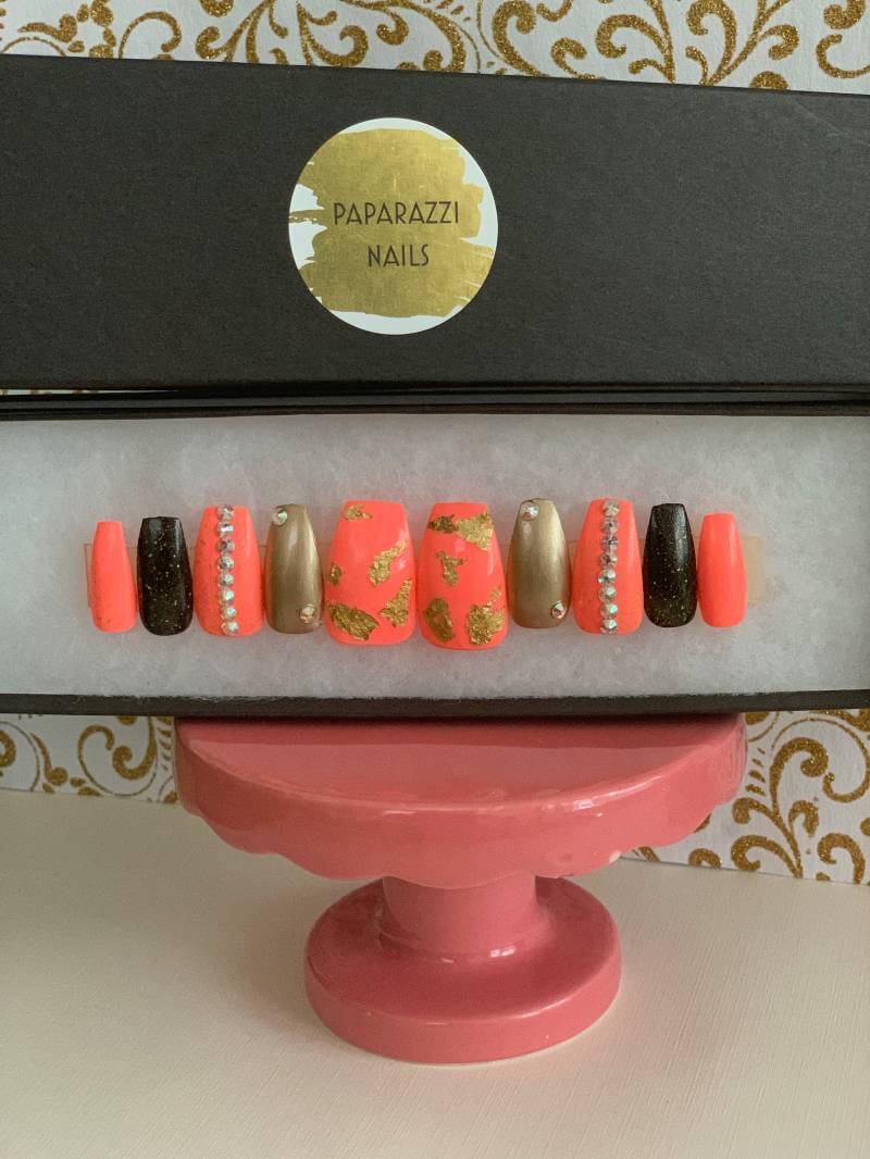 Handbemalte Nägel Goldflocken-Glamour-Set Handbemalte Nägel Goldflocken-Glamour-Set von Etsy - Paparazzinails