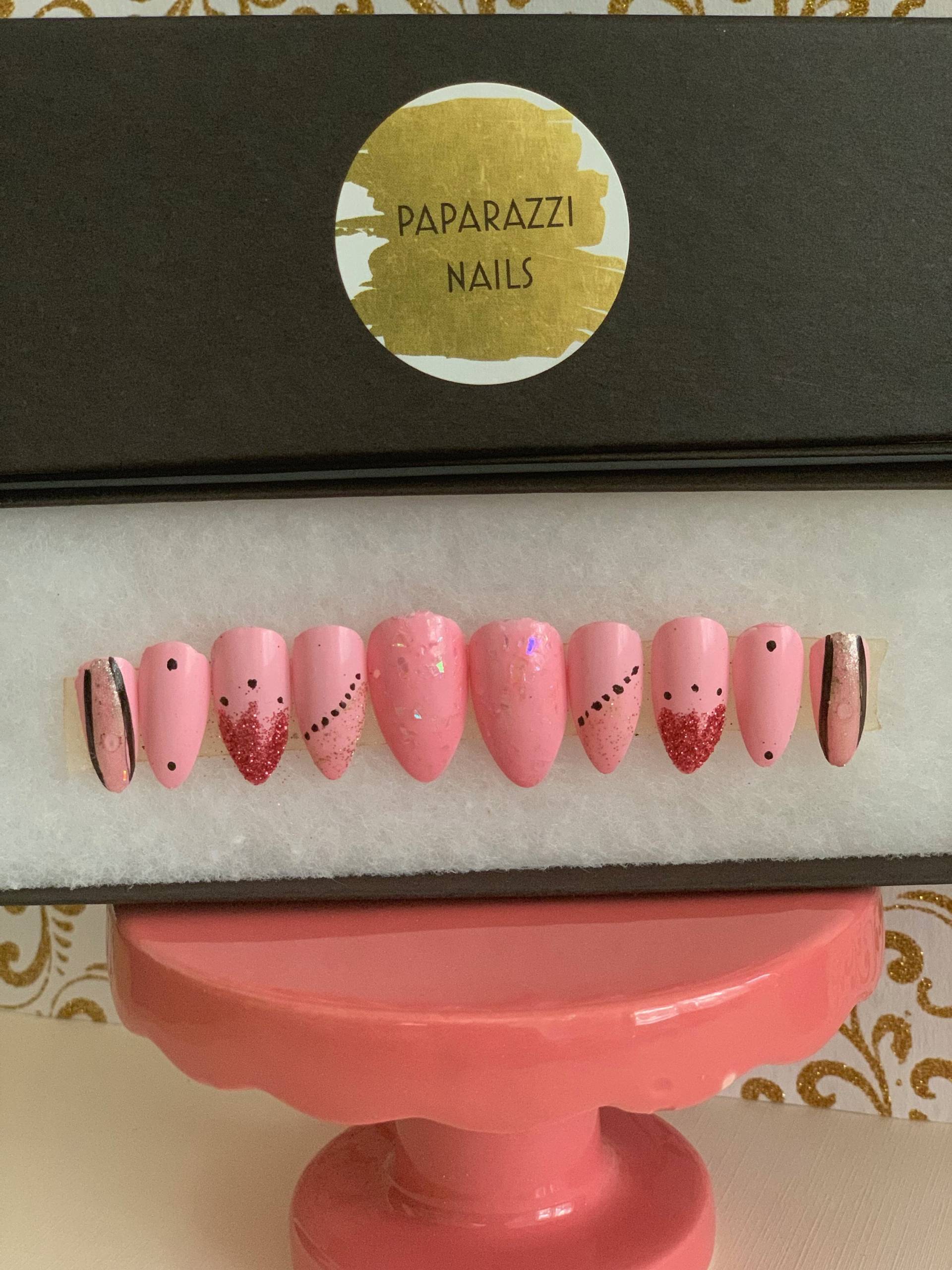 Handbemalte Pink Press On Nails Benutzerdefiniertes Glamour-Nagelset Handbemalte Pink Press On Nails Benutzerdefiniertes Glamour-Nagelset von Etsy - Paparazzinails