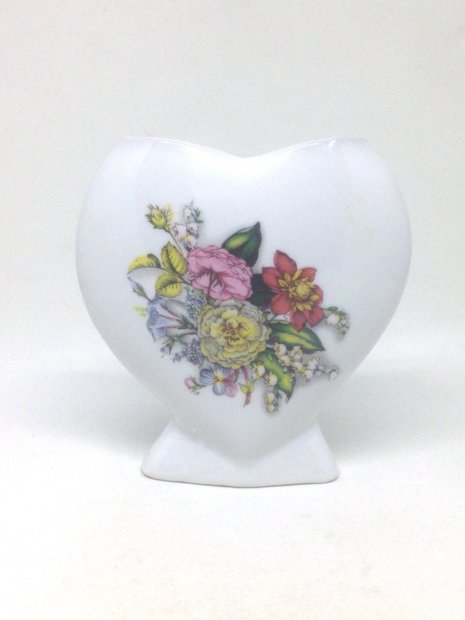 Herz Form Vase Weiß Keramik Blume Rosa Blau Gelb Grün Blätter von Etsy - ParadiseVintageJewel