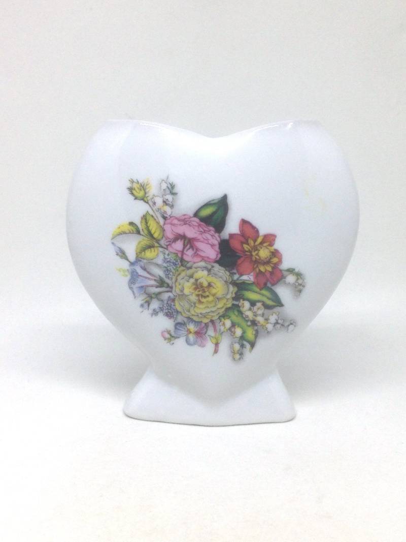 Herzform Vase Weiß Keramik Blumen Rosa Blau Gelb Grün Blätter von Etsy - ParadiseVintageJewel