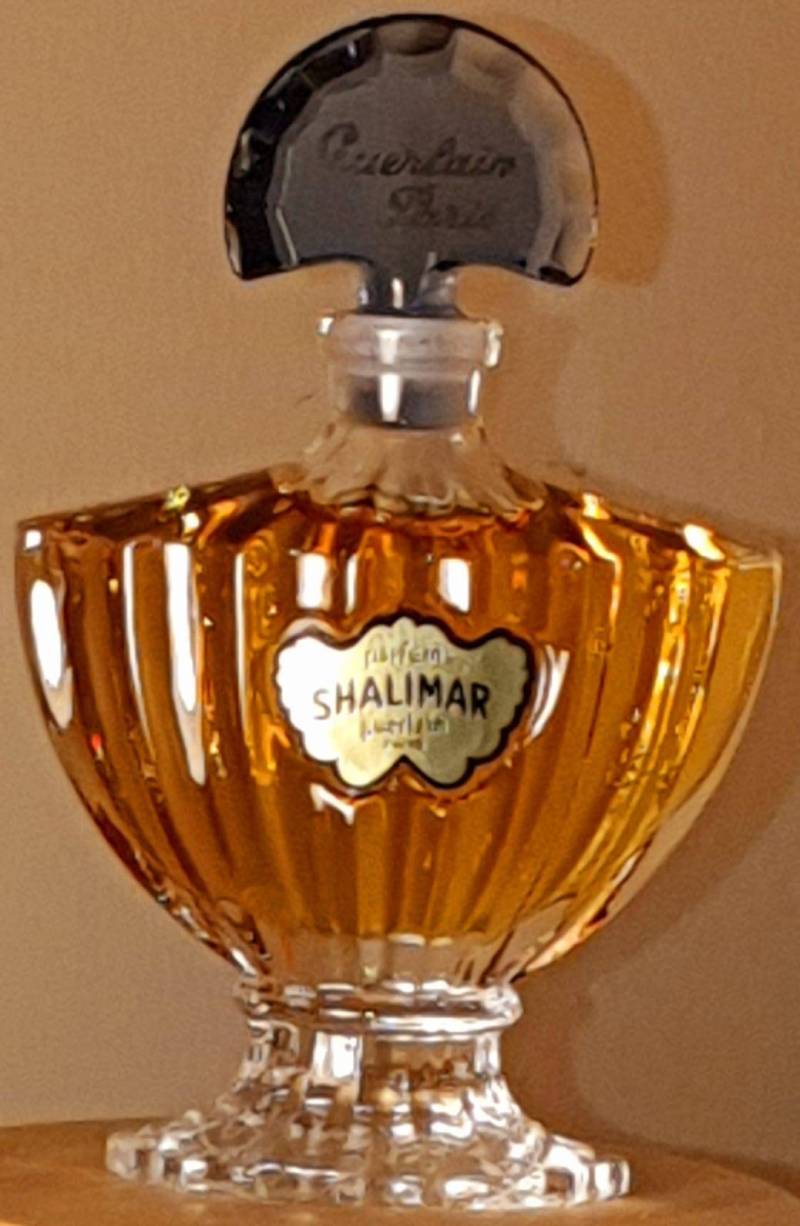 Guerlain Sharlimar Extrait, 1970Er, Ungeöffnet, in Originalbox Guerlain Sharlimar Extrait, 1970Er, Ungeöffnet, in Originalbox von Etsy - ParfumShopRar