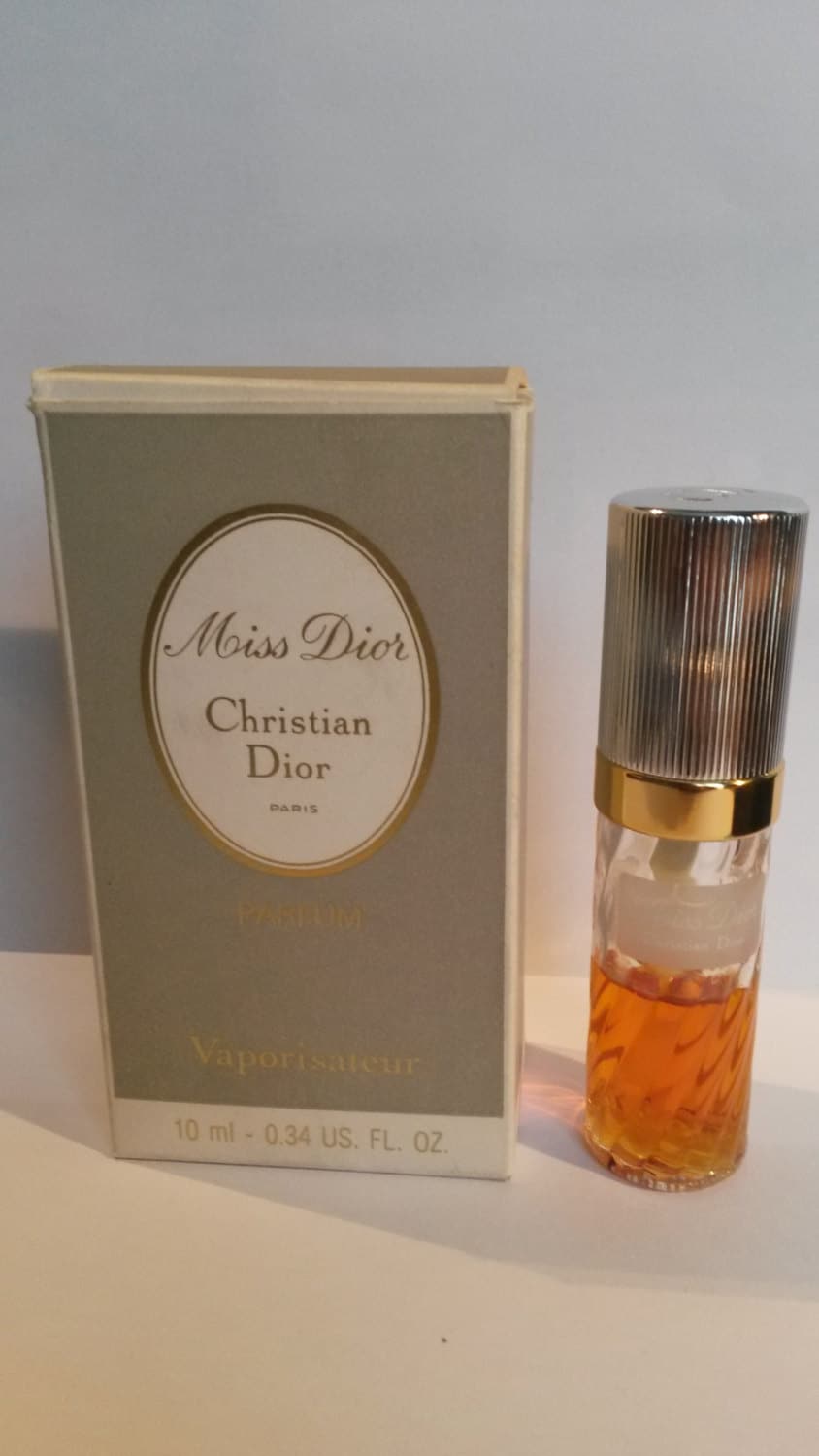 Christian Dior Vintage Parfüm "Miss Parfum 10Ml" Spray in Der Box, 40 % Fehlen. Alte Rezeptur Christian Dior Vintage Parfüm "Miss Parfum 10Ml" Spray in Der Box, 40 % Fehlen. Alte Rezeptur von Etsy - ParfumVintageFR