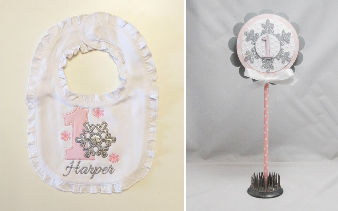 Mädchen Schneeflocke Lätzchen Und Kuchen Topper Set, Baby Kleinkind 1. Ersten Winter Onederland Geburtstag, Zerschlagen Foto Prop Set von Etsy - PartyDecorandMoore